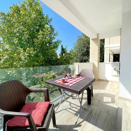 Apartment Irena 3 *